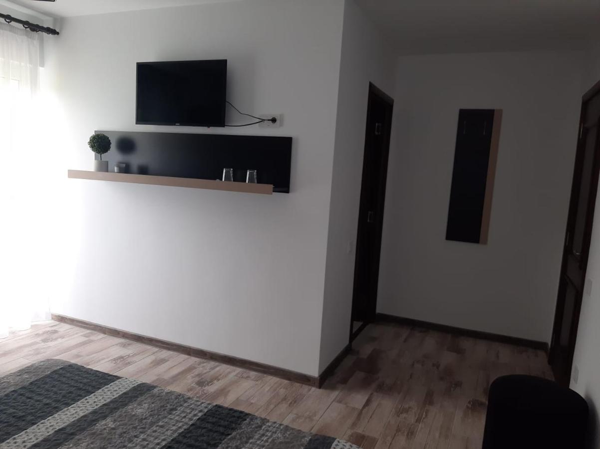 Hotel Casa Dumitru Ceraşul Esterno foto