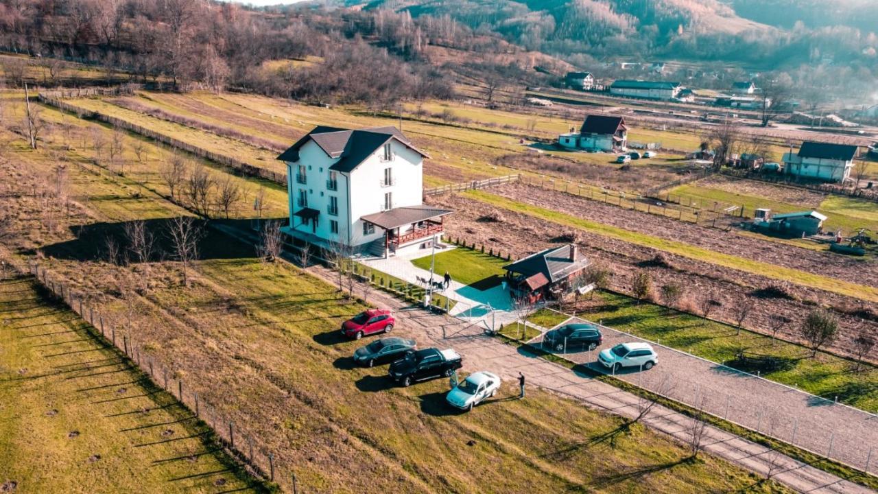 Hotel Casa Dumitru Ceraşul Esterno foto