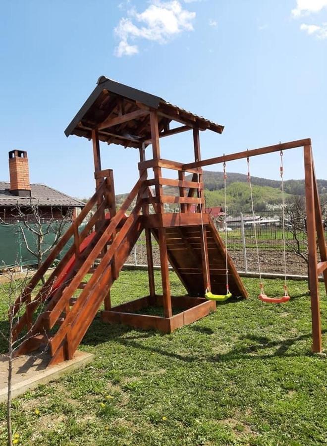 Hotel Casa Dumitru Ceraşul Esterno foto